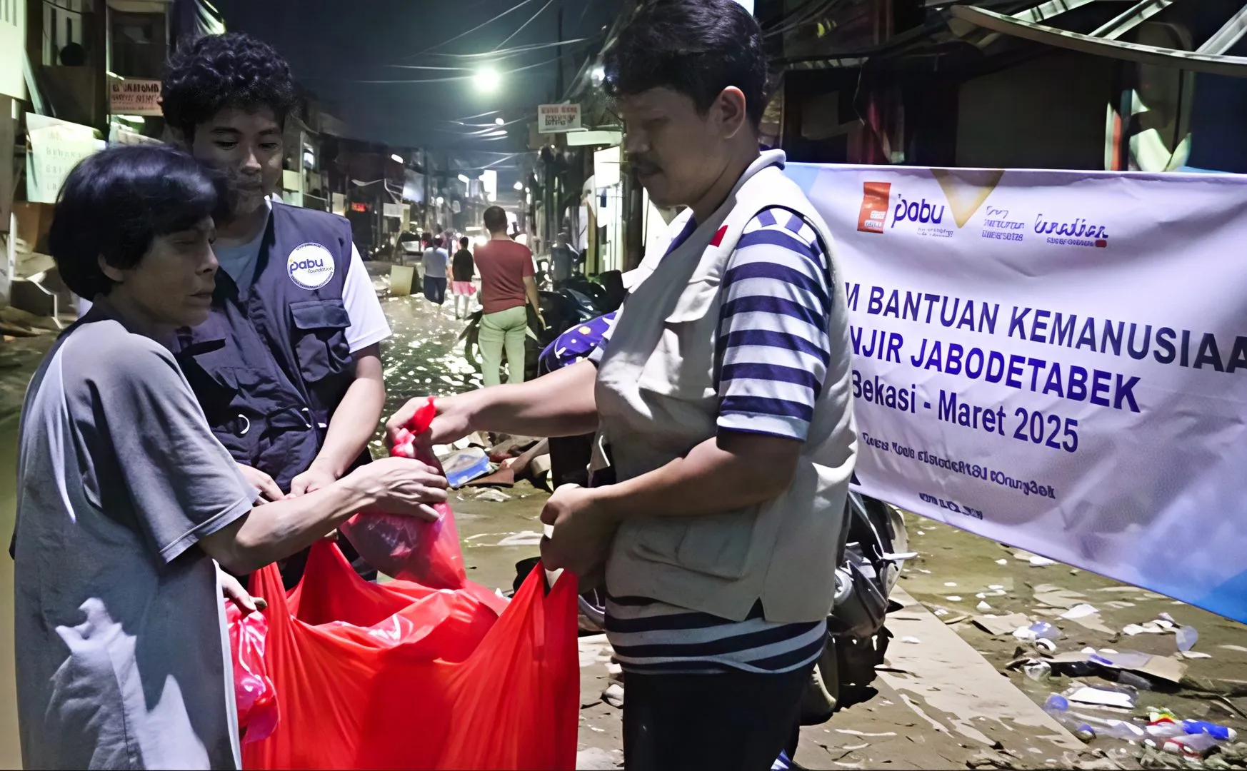 PABU Foundation Salurkan Bantuan Kemanusiaan untuk Korban Banjir di Bekasi